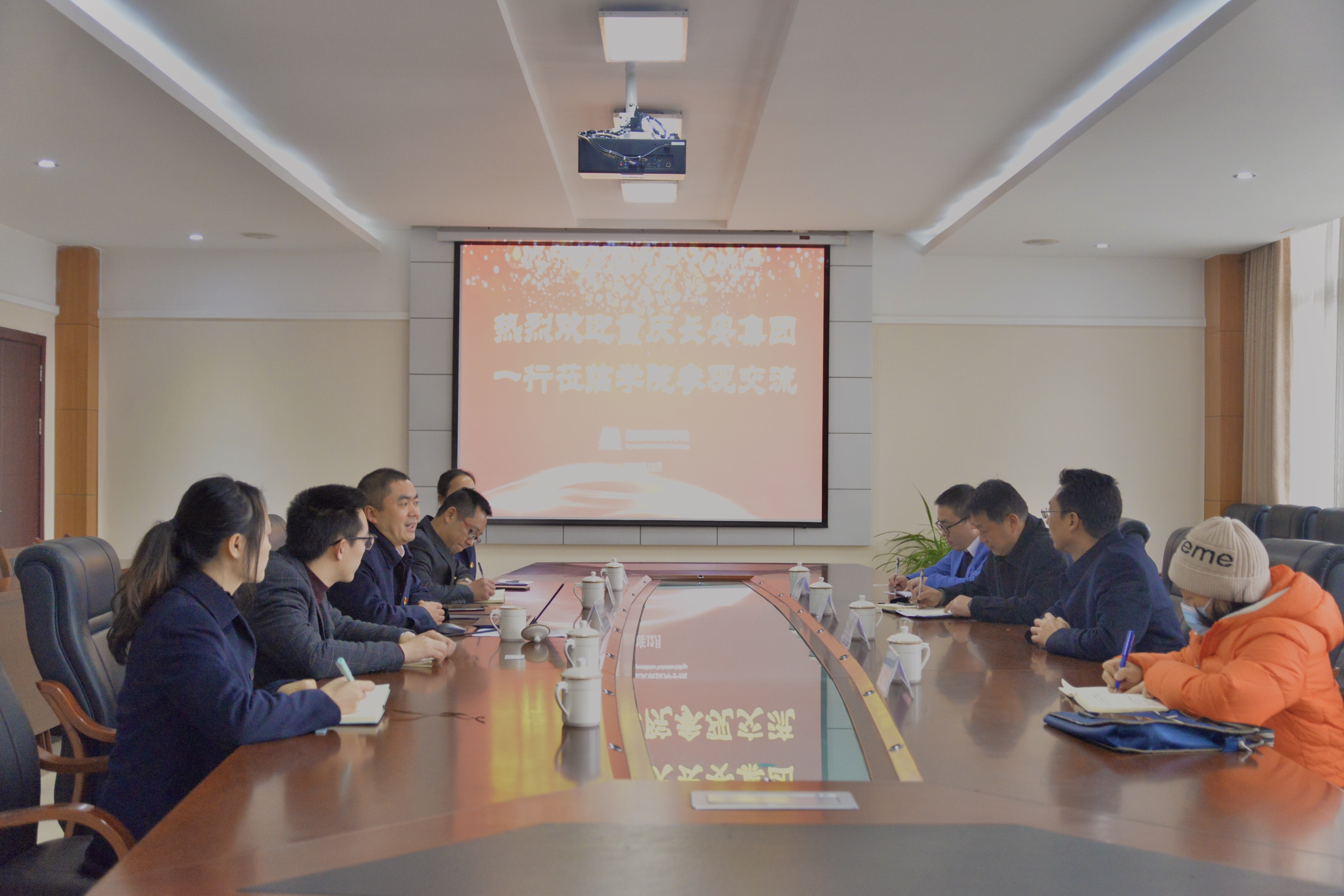 德阳市人社局、重庆长安集团一行莅临学院参观交流